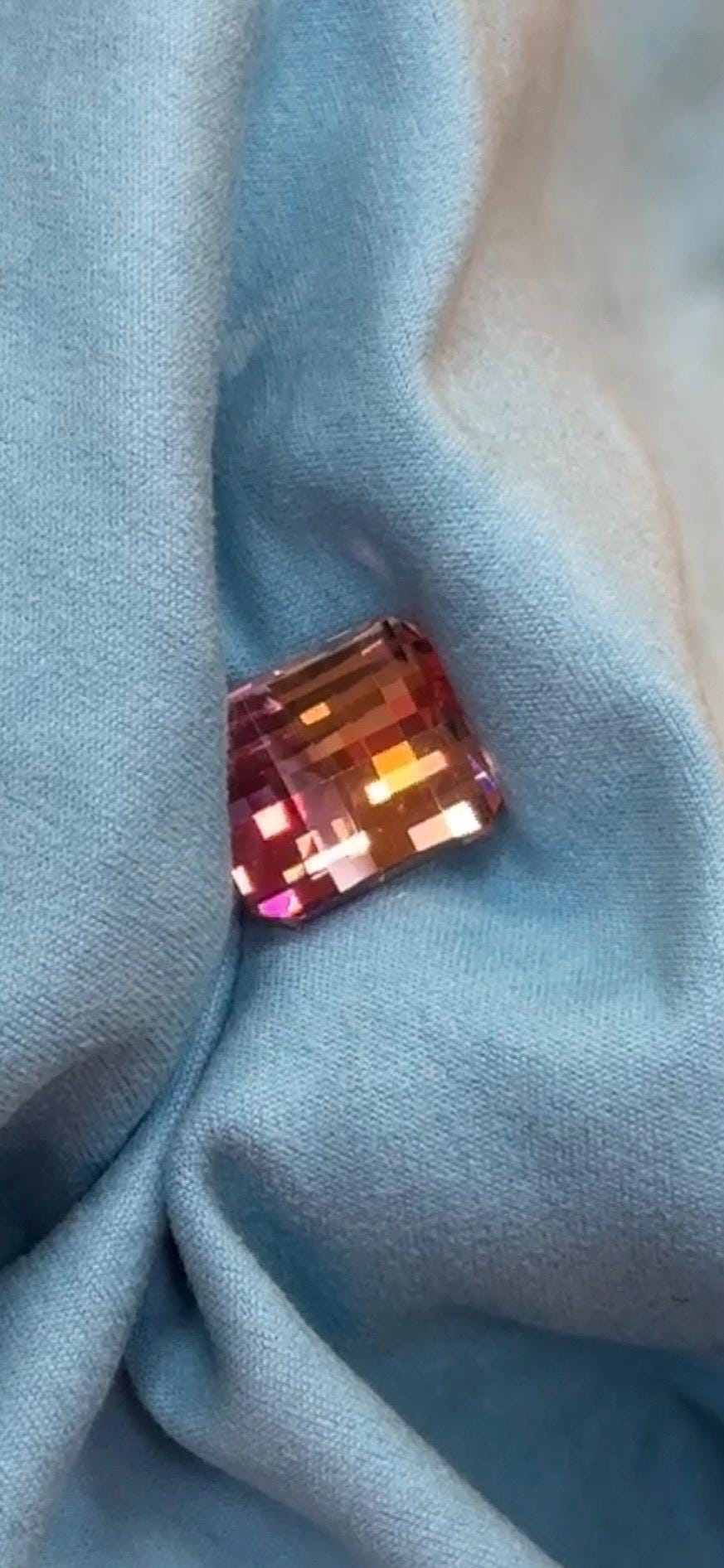 Bicolor Nanosital Pixel Cut, 6.6ct